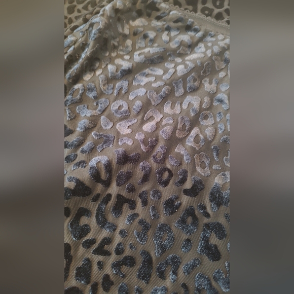 No Boundaries Women's Size S (4-6) Maxi Mesh Skirt Animal Black Flocked Mesh - Picture 3 of 5